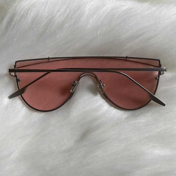 Sunglasses - Picture 4 of 7